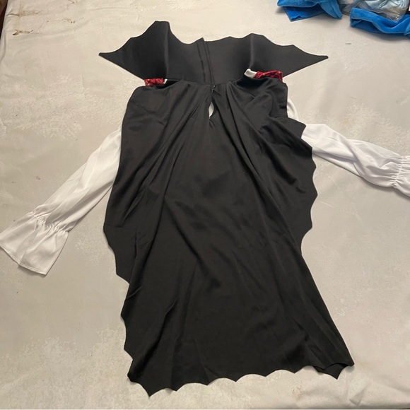 NWT Boys Vampire Costume with Attached Cape and Pin - Picture 7 of 10